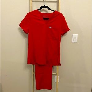 Figs Red Scrub Set